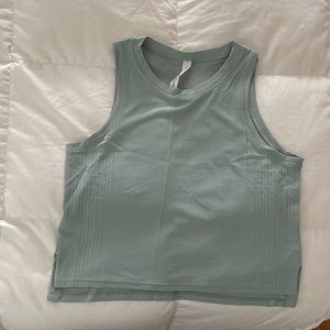 Lululemon cropped tank